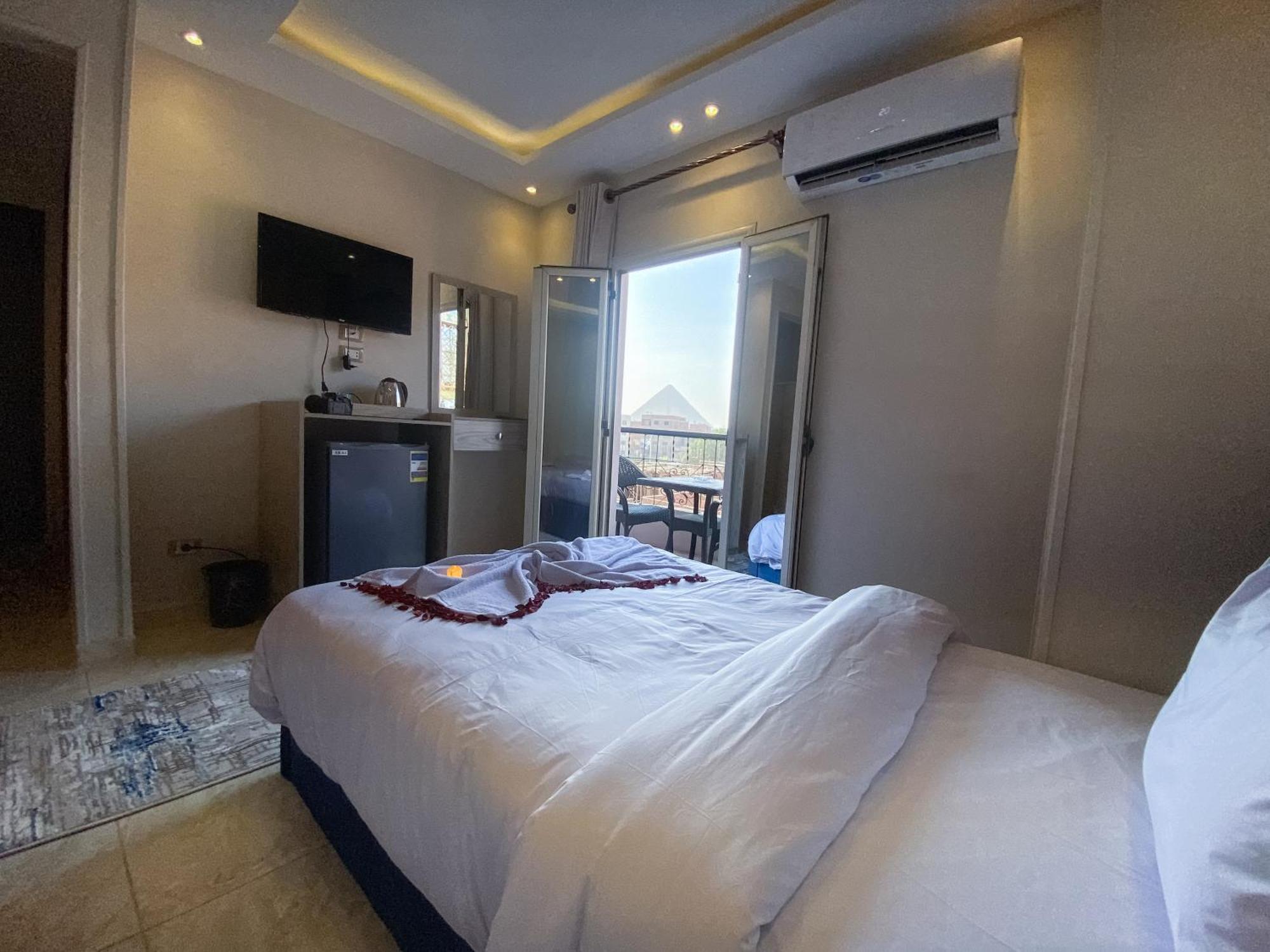 Young Pharaoh View Inn 开罗 外观 照片
