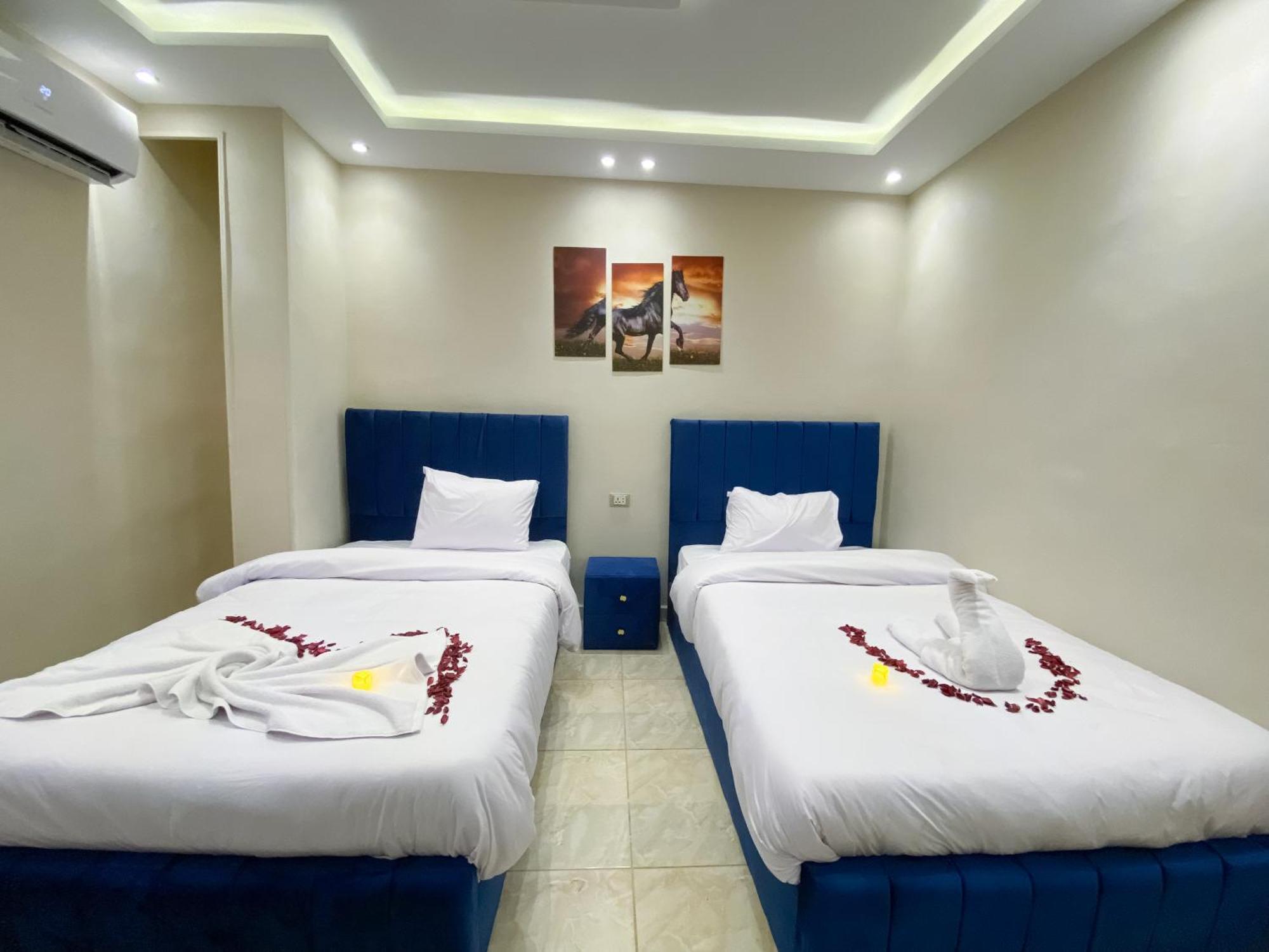 Young Pharaoh View Inn 开罗 外观 照片