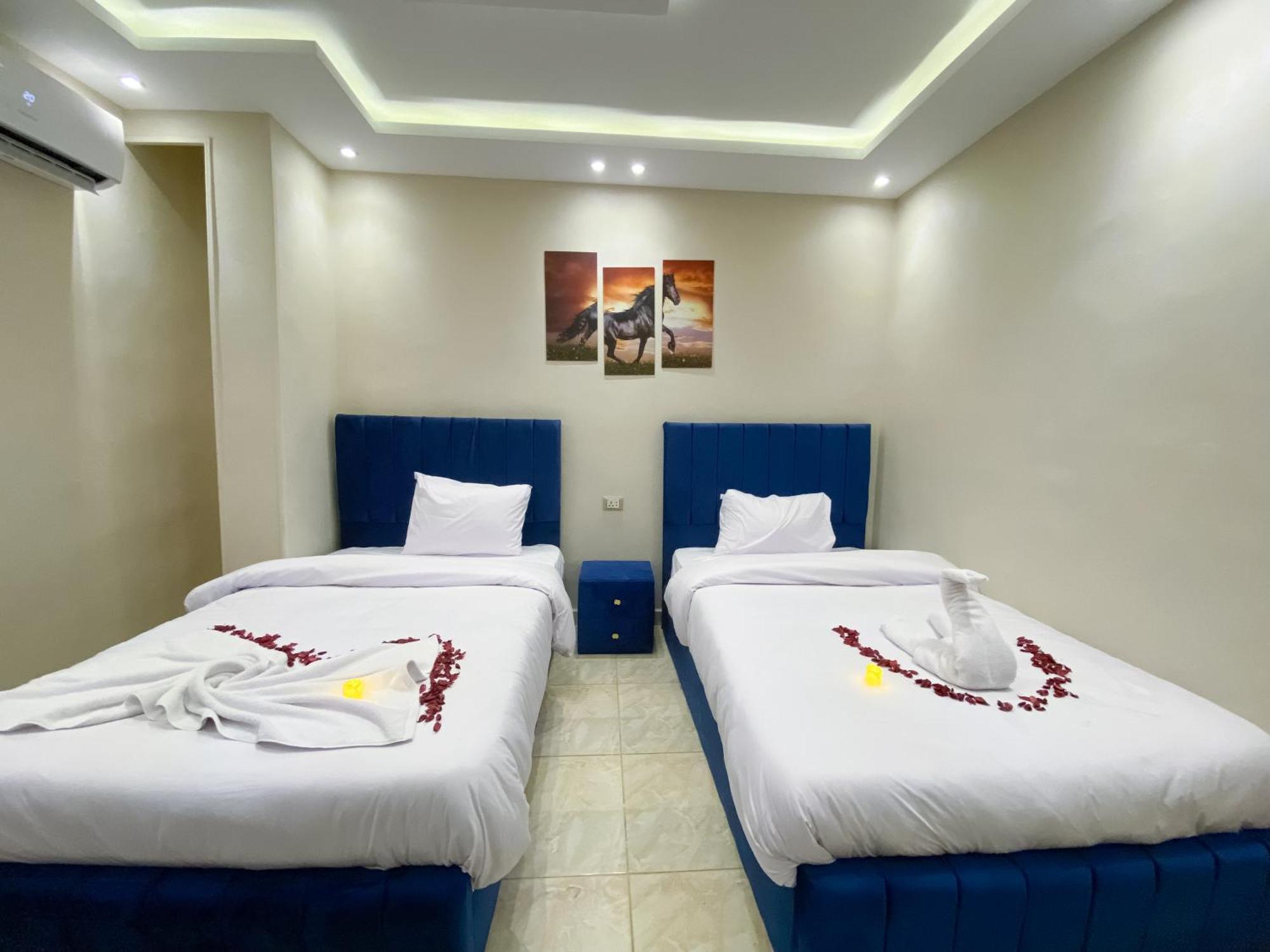Young Pharaoh View Inn 开罗 外观 照片